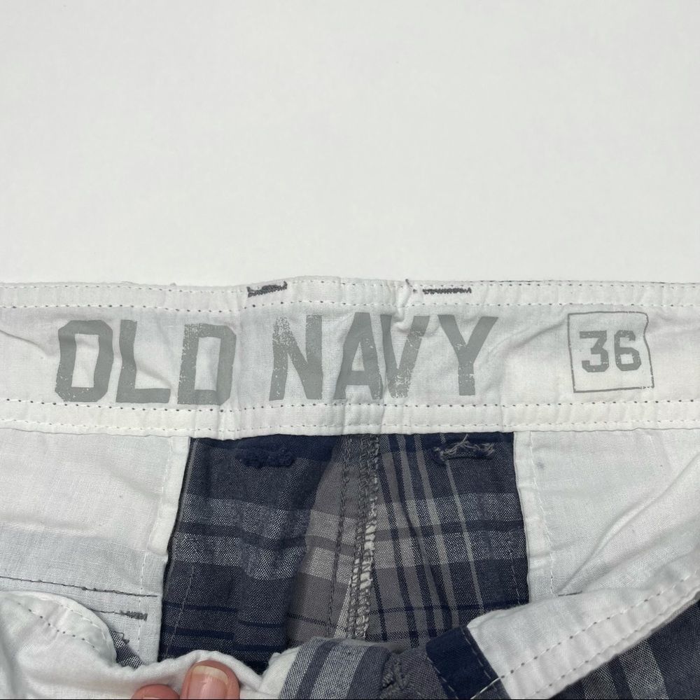 Old Navy Men's Plaid Shorts Loose Khakis Flat Front 36 - Picture 2 of 3